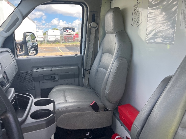 Used 2022 Ford E-350 - photo 20
