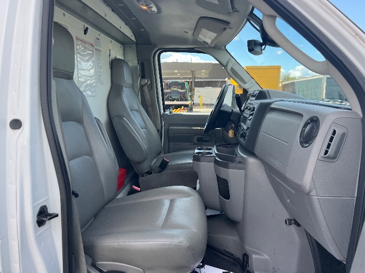Used 2022 Ford E-350 - photo 21