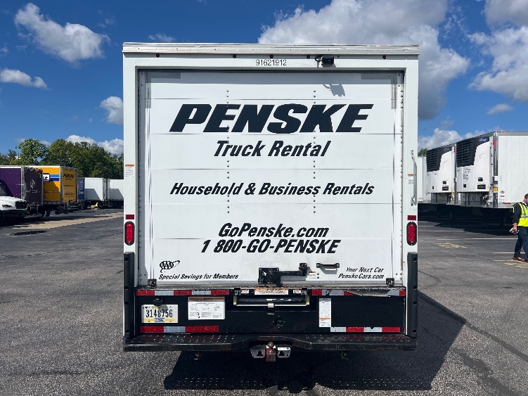 Used 2022 Ford E-350 - photo 9