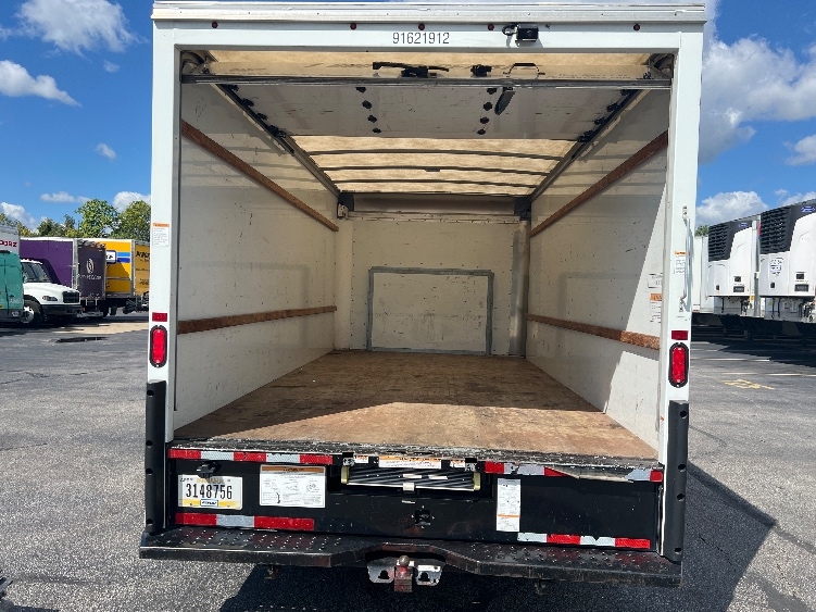 Used 2022 Ford E-350 - photo 10