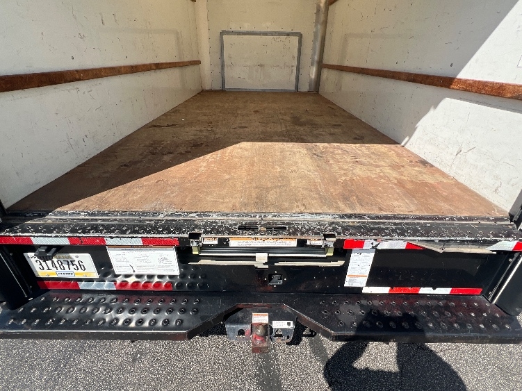 Used 2022 Ford E-350 - photo 11