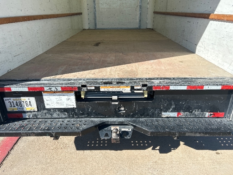 Used 2022 Ford E-350 - photo 12