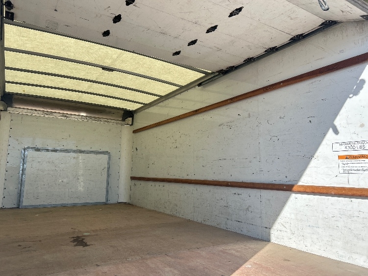 Used 2022 Ford E-350 - photo 14