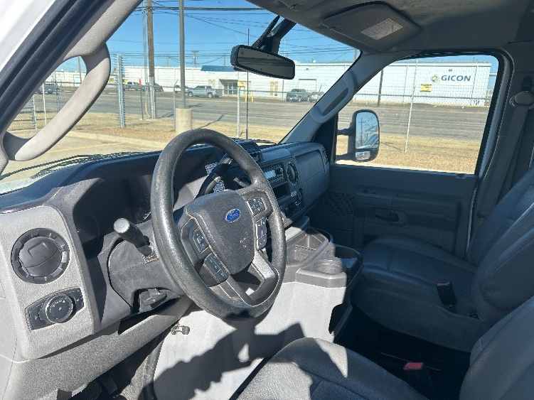 Used 2022 Ford E-350 - photo 19