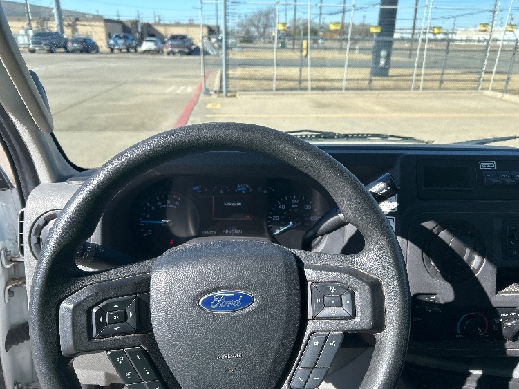 Used 2022 Ford E-350 - photo 20