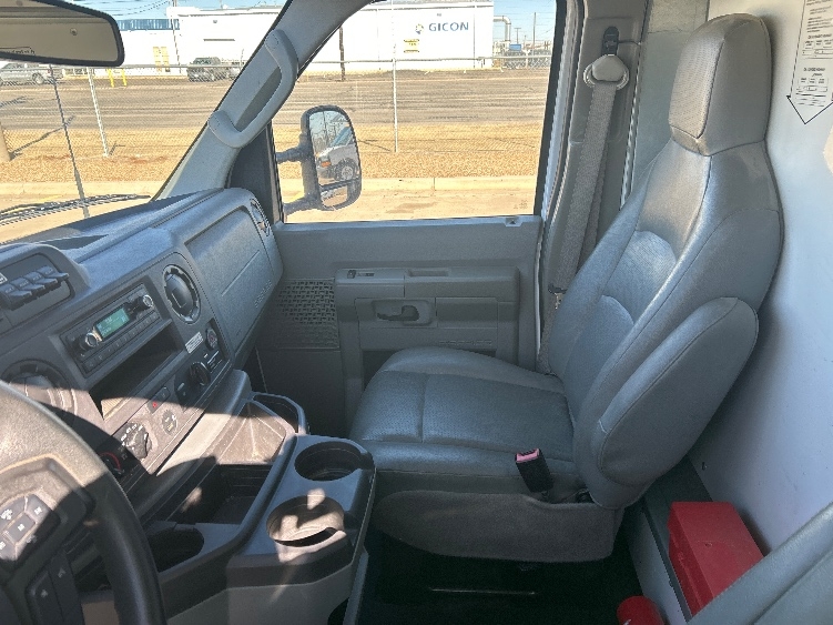 Used 2022 Ford E-350 - photo 21