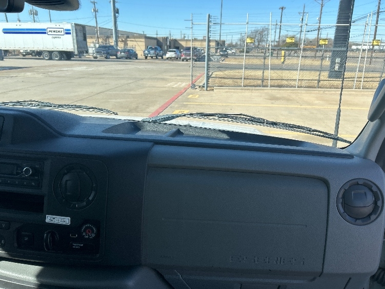 Used 2022 Ford E-350 - photo 23