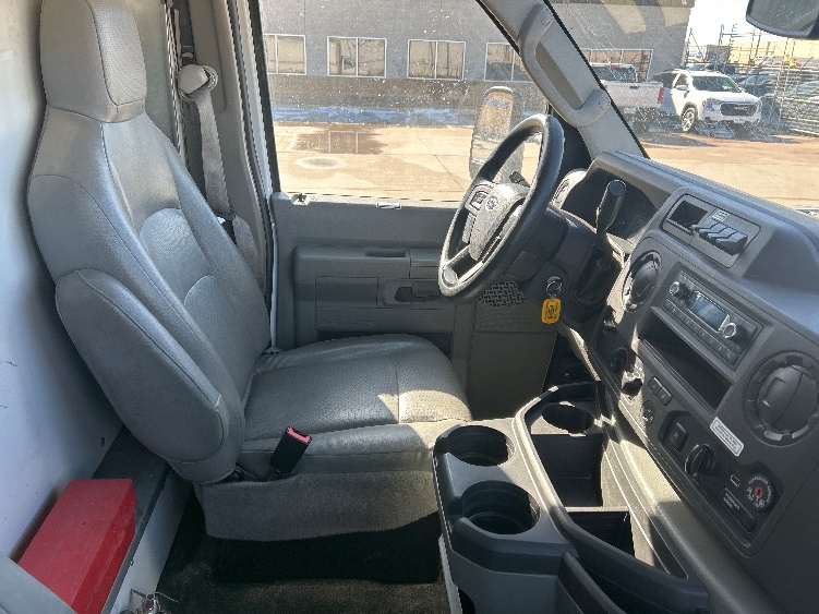 Used 2022 Ford E-350 - photo 24