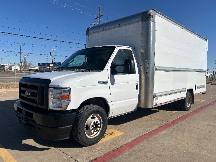 Used 2022 Ford E-350 - photo 5