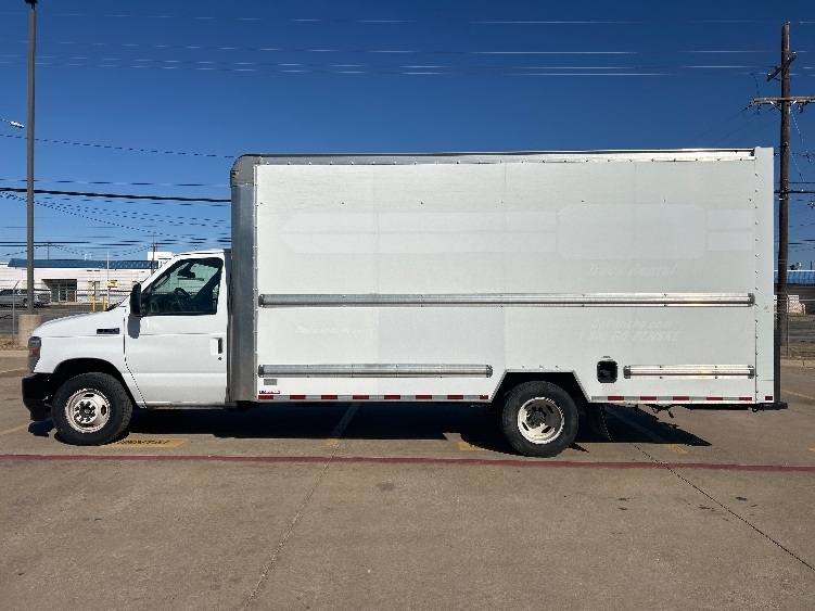 Used 2022 Ford E-350 - photo 6
