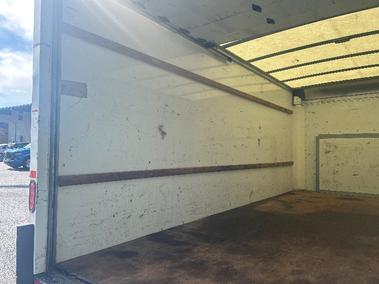 Used 2022 Ford E-350 - photo 12