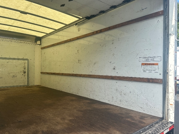Used 2022 Ford E-350 - photo 13