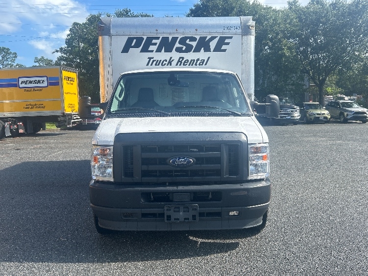 Used 2022 Ford E-350 - photo 2