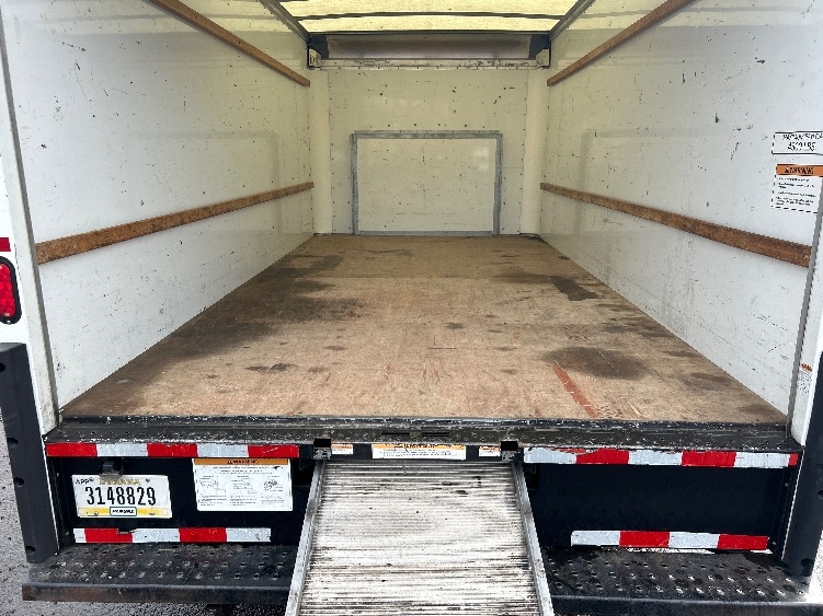 Used 2022 Ford E-350 - photo 12