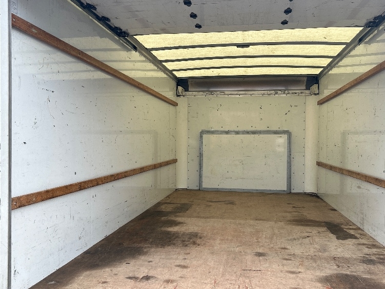 Used 2022 Ford E-350 - photo 13