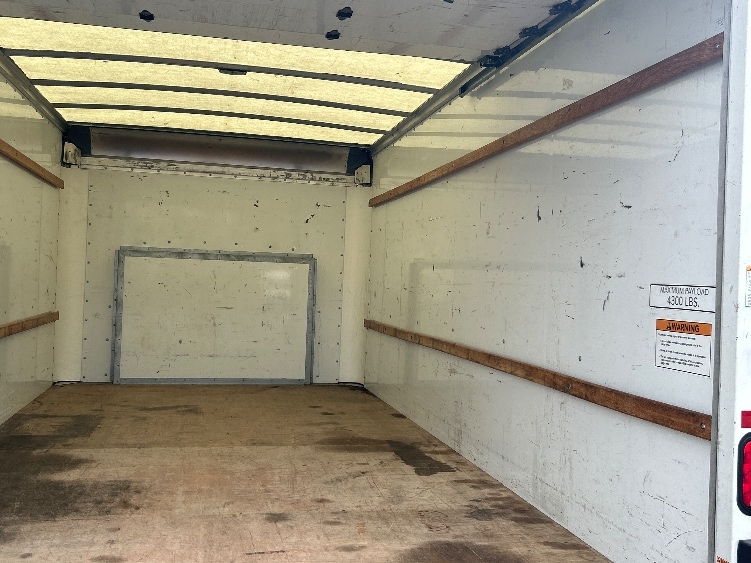 Used 2022 Ford E-350 - photo 14