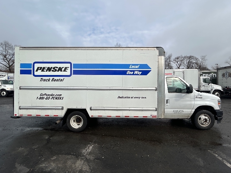Used 2022 Ford E-350 - photo 17