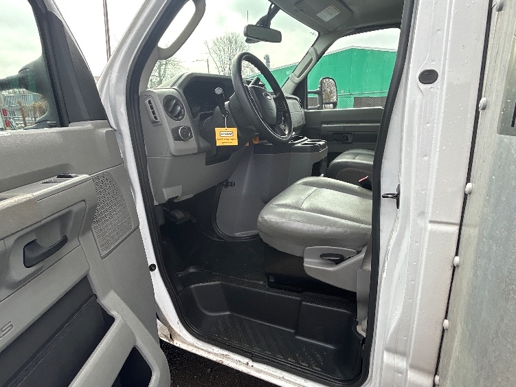 Used 2022 Ford E-350 - photo 18