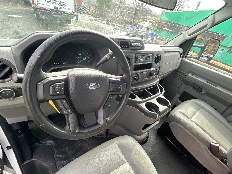 Used 2022 Ford E-350 - photo 19