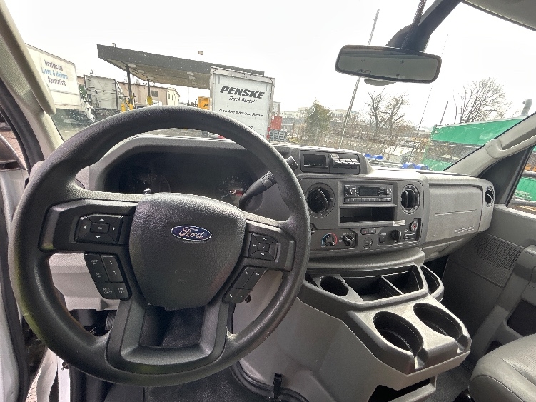 Used 2022 Ford E-350 - photo 20