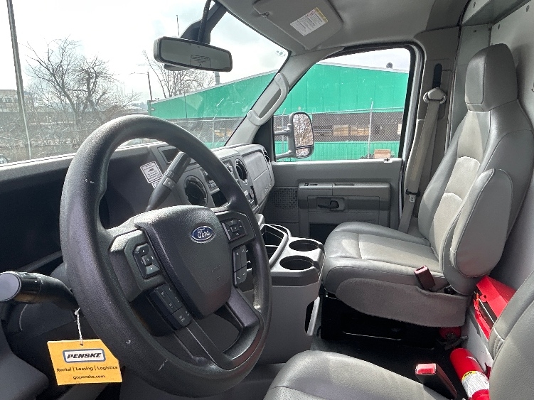 Used 2022 Ford E-350 - photo 21