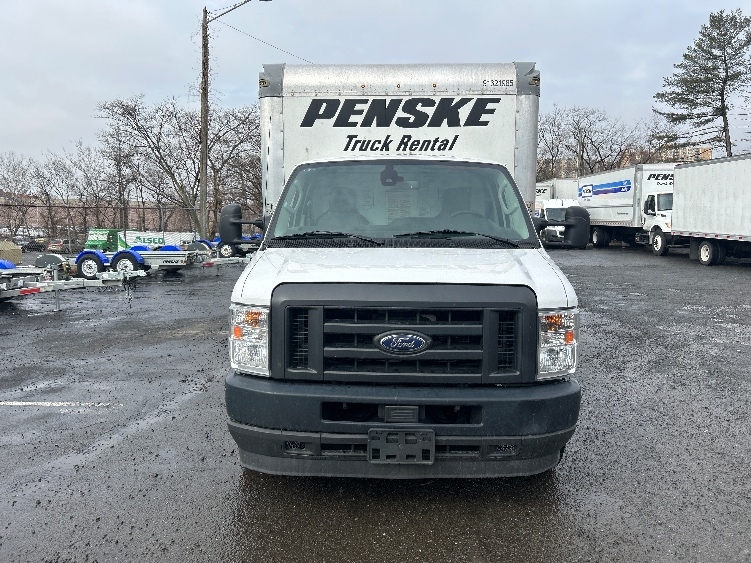 Used 2022 Ford E-350 - photo 2