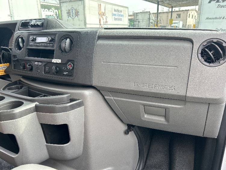Used 2022 Ford E-350 - photo 23