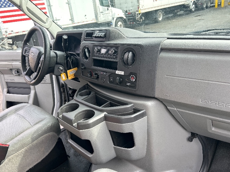 Used 2022 Ford E-350 - photo 24