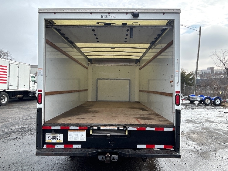 Used 2022 Ford E-350 - photo 10