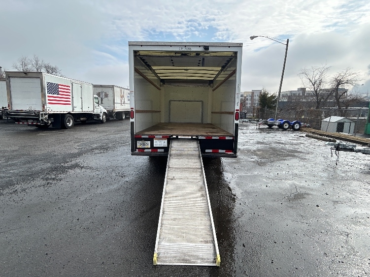 Used 2022 Ford E-350 - photo 11