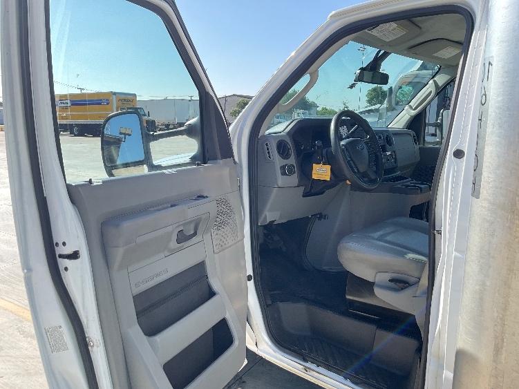 Used 2022 Ford E-350 - photo 15