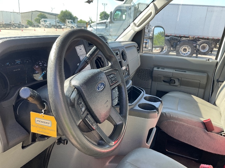 Used 2022 Ford E-350 - photo 16