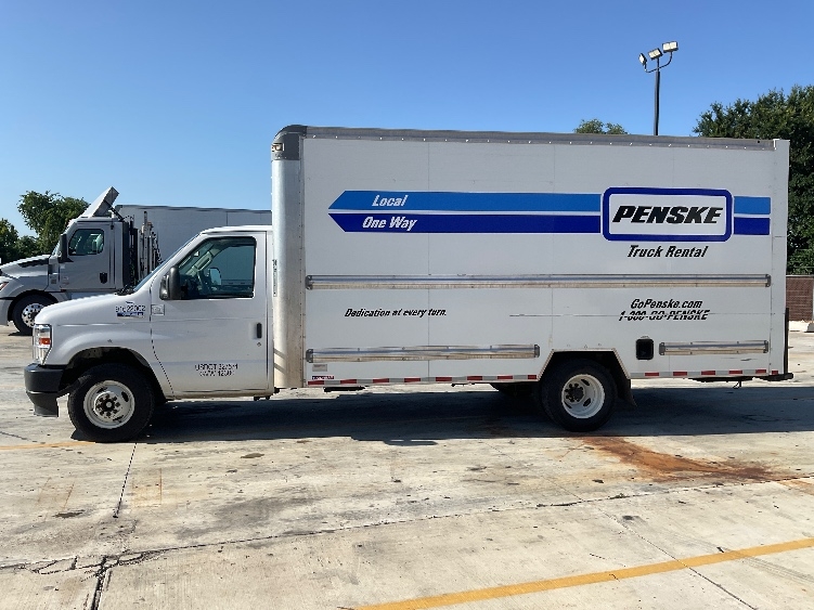 Used 2022 Ford E-350 - photo 6