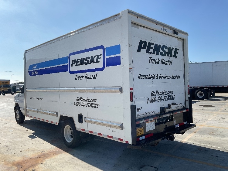 Used 2022 Ford E-350 - photo 7