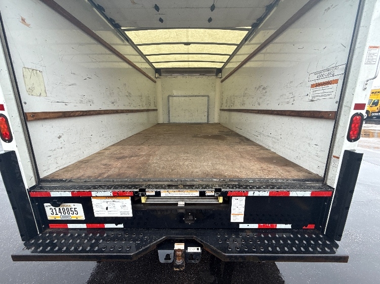Used 2022 Ford E-350 - photo 12