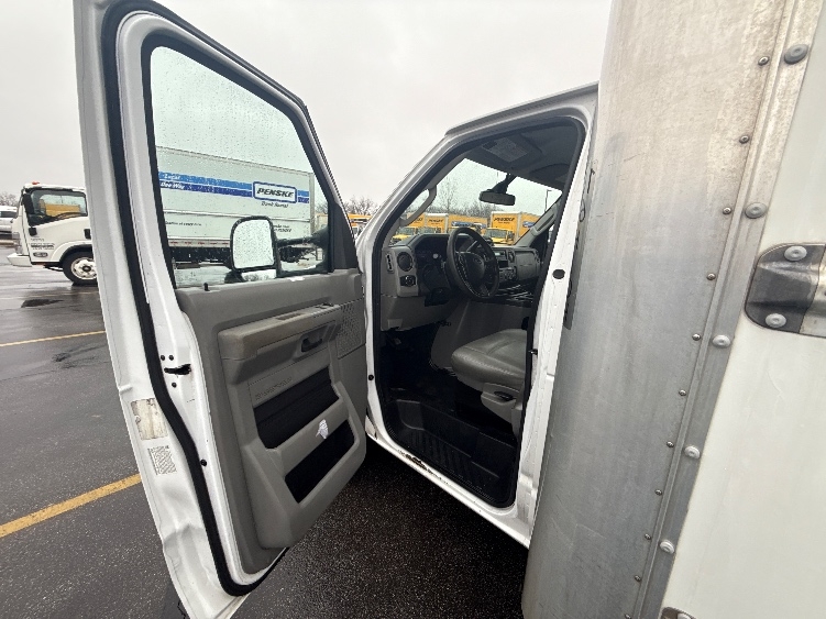 Used 2022 Ford E-350 - photo 18