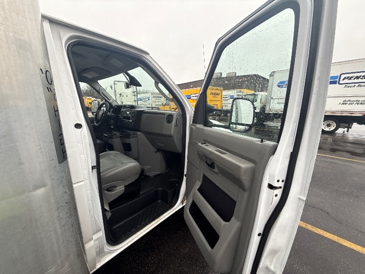 Used 2022 Ford E-350 - photo 22