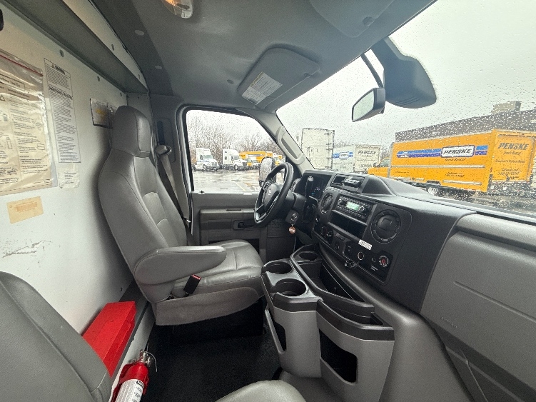 Used 2022 Ford E-350 - photo 24