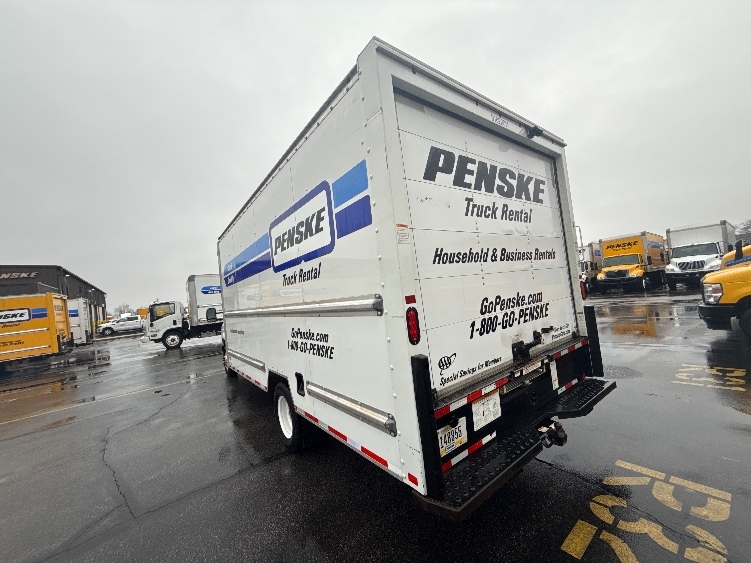 Used 2022 Ford E-350 - photo 8