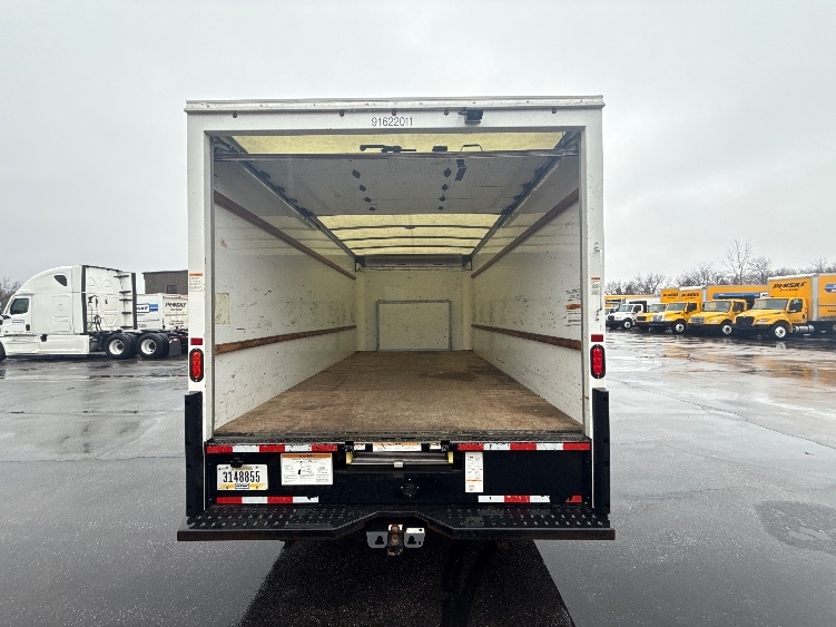 Used 2022 Ford E-350 - photo 10