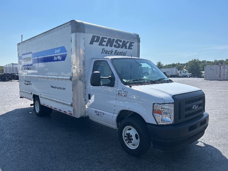 Used 2022 Ford E-350 - photo 1