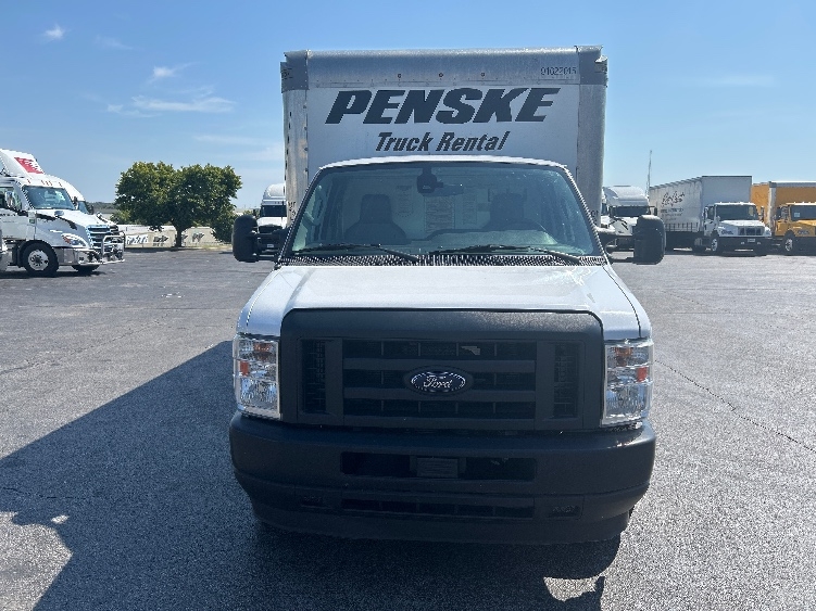 Used 2022 Ford E-350 - photo 2
