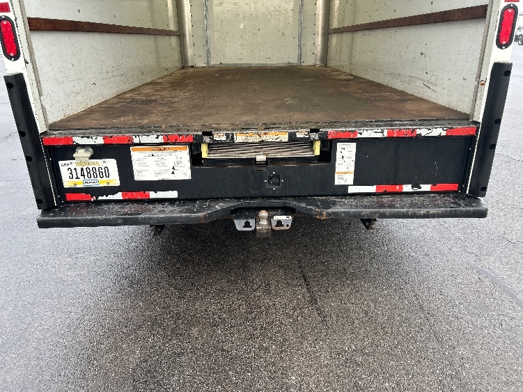 Used 2022 Ford E-350 - photo 12