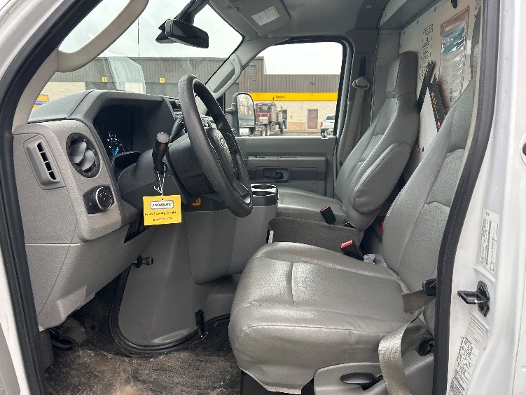 Used 2022 Ford E-350 - photo 21