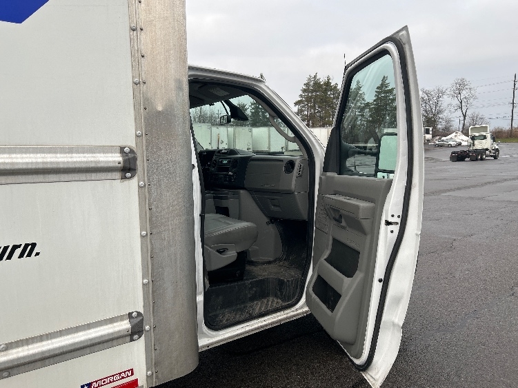 Used 2022 Ford E-350 - photo 22