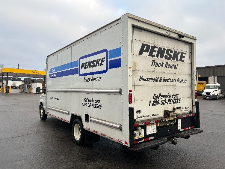 Used 2022 Ford E-350 - photo 8