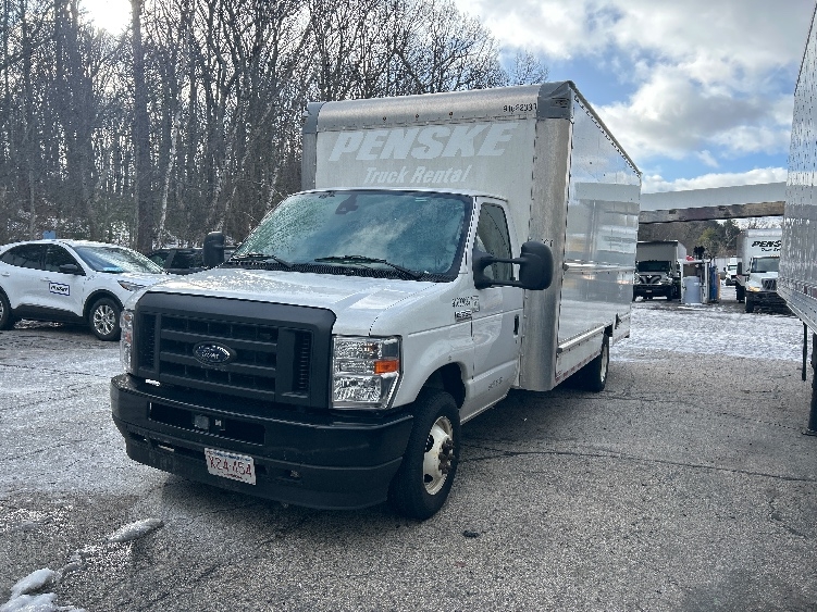 Used 2022 Ford E-350 - photo 1