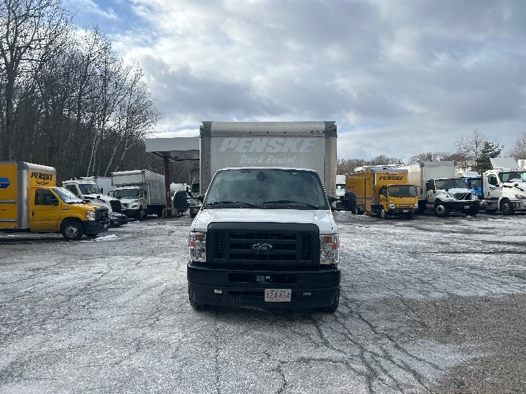 Used 2022 Ford E-350 - photo 2