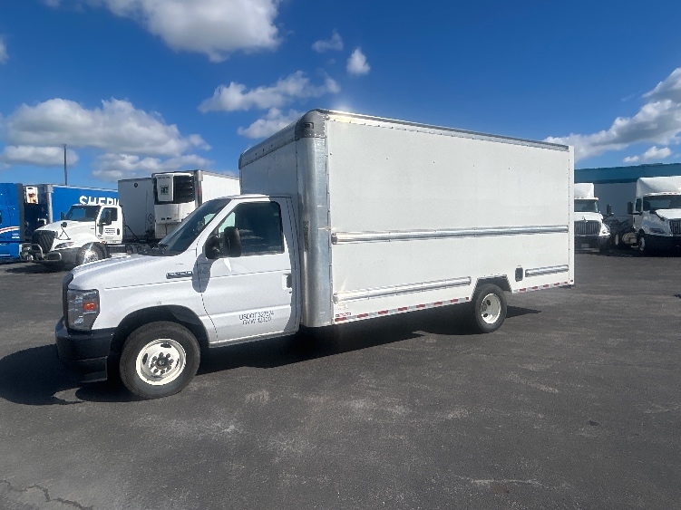 Used 2022 Ford E-350 - photo 1