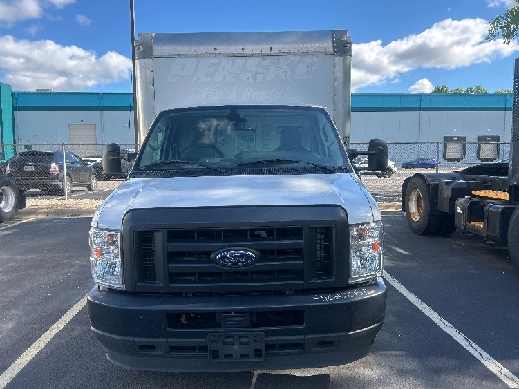 Used 2022 Ford E-350 - photo 2
